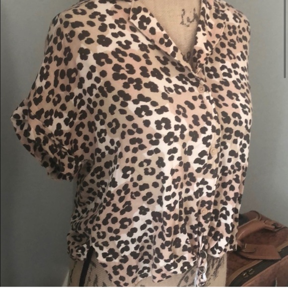 Cloth & Stone Leopard Print Crop Top 🐆 - Picture 2 of 5
